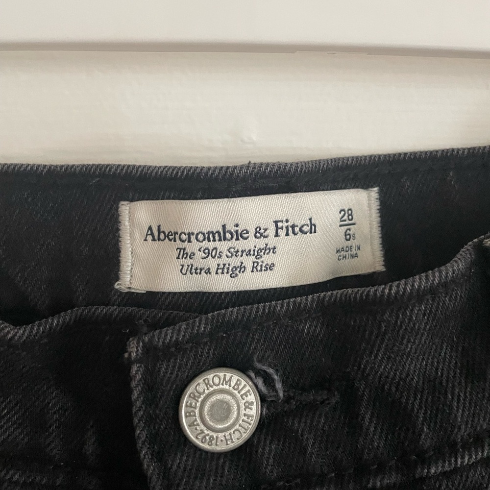 Distressed jeans - Picture 2 of 2